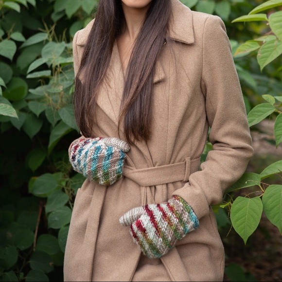 🆕 Charlotte Mittens in Sand - Picture 2 of 2